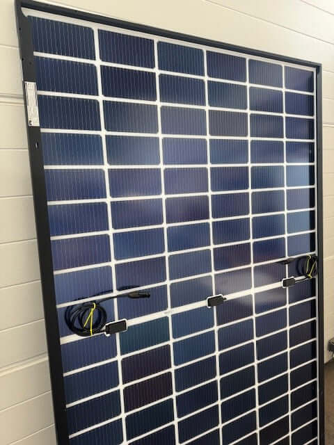 SolarFabrik Mono S4 Trend White 445W double glass solar module showcasing its modern design and technology.