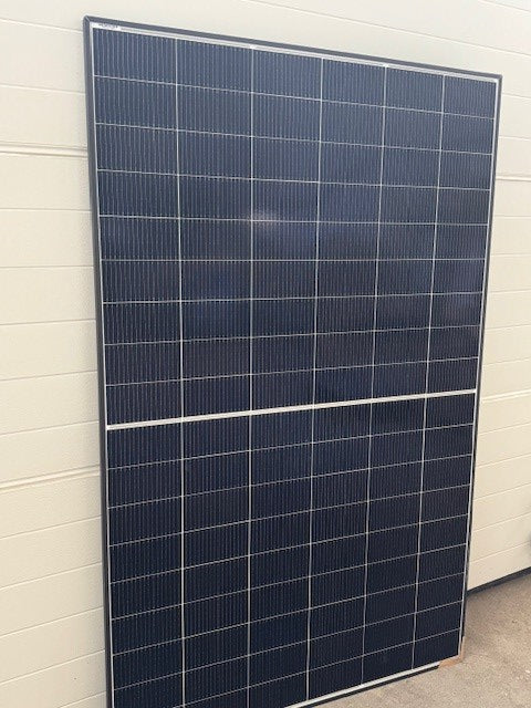 DAS Solar 450W bifacial double glass solar panel, showcasing advanced solar technology and high-quality design.