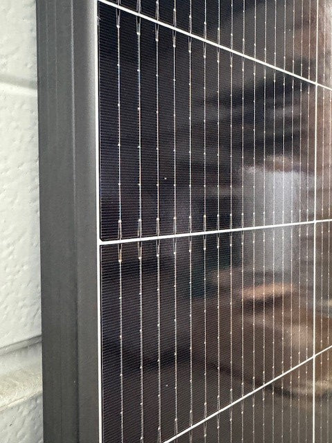 Close-up of DAS Solar bifacial 450W solar module showcasing its dual glass structure and high-quality cells.