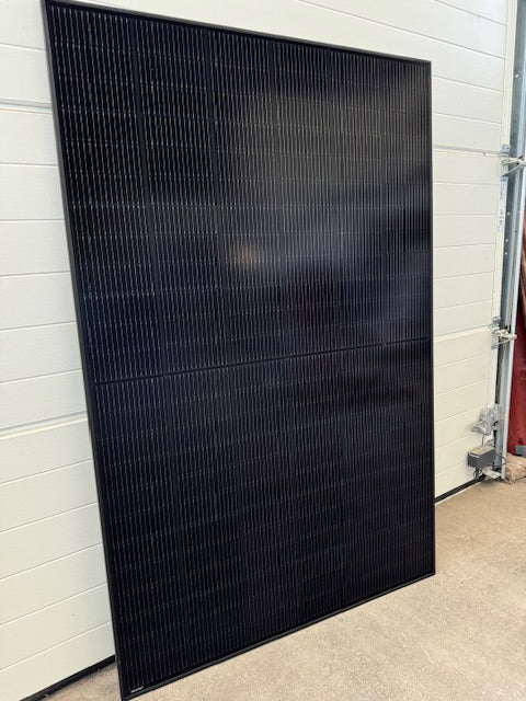 Balkonkraftwerk 2 Solarmodule 920 Wp | FullBlack | Trina Solar + Hoymiles