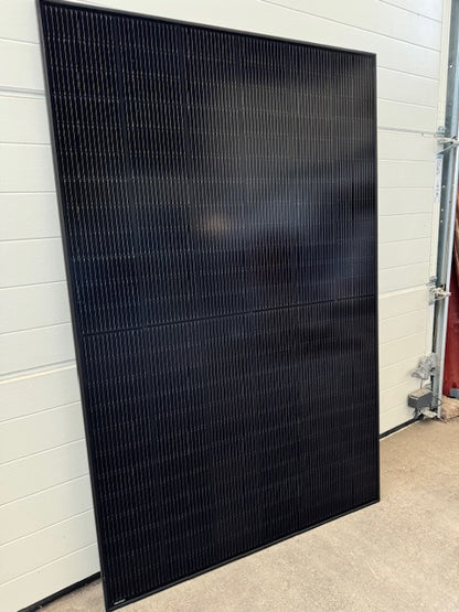 Balkonkraftwerk 2 Solarmodule 920 Wp | FullBlack | Trina Solar + Hoymiles