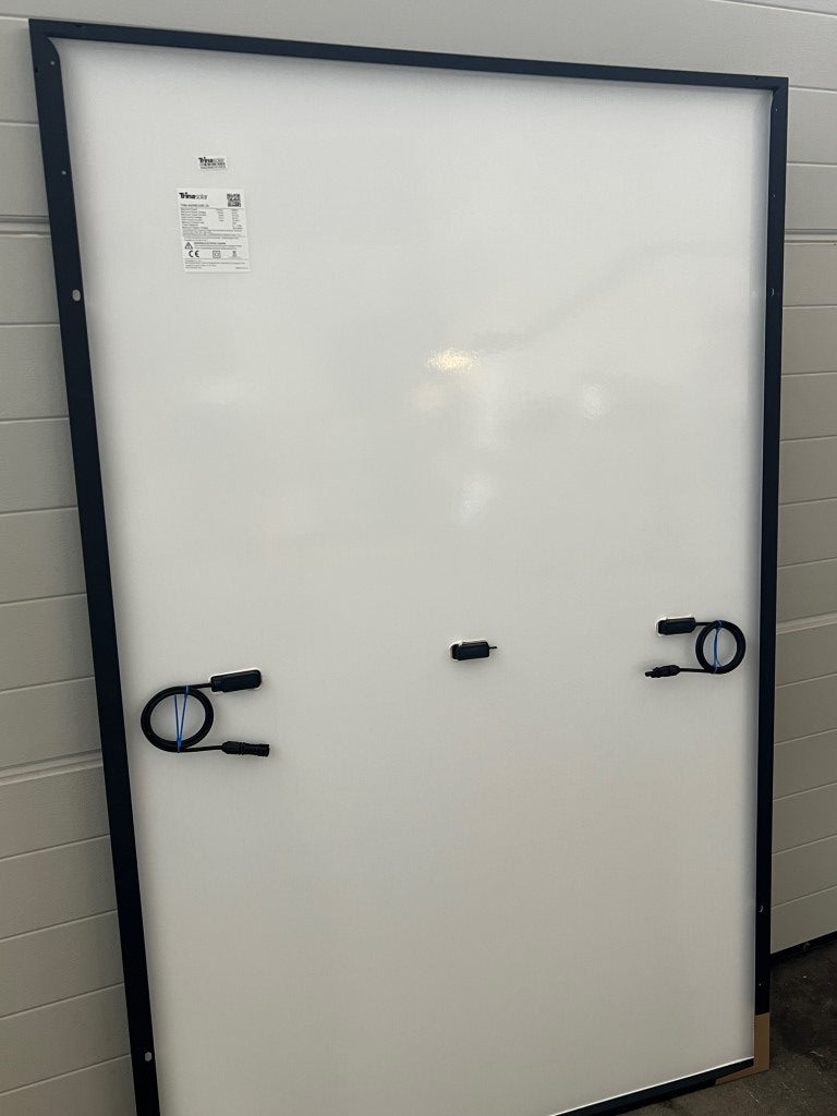 Solarmodul Trina Solar Doppelglas mit Anschlusskabeln, geeignet für Solaranlagen, weißes Design, 455W.