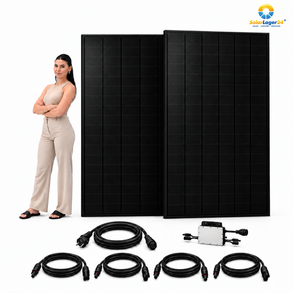 2 JA Solar 500W XL FullBlack-Solarmodule mit Hoymiles HMS-800-2WB, AC-Anschlusskabel und 4 DC-Verlängerungen – 1000 Wp, mit schwarzhaarigem Model, SolarLager24-Logo oben rechts